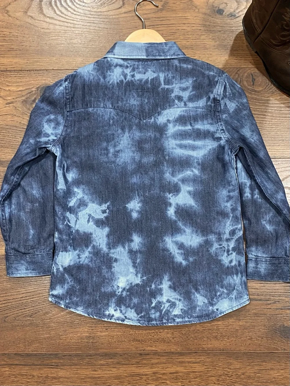 Levi’s Boys’ Barstow Acid Wash Long Sleeve Button Down Western Shirt Size 7
